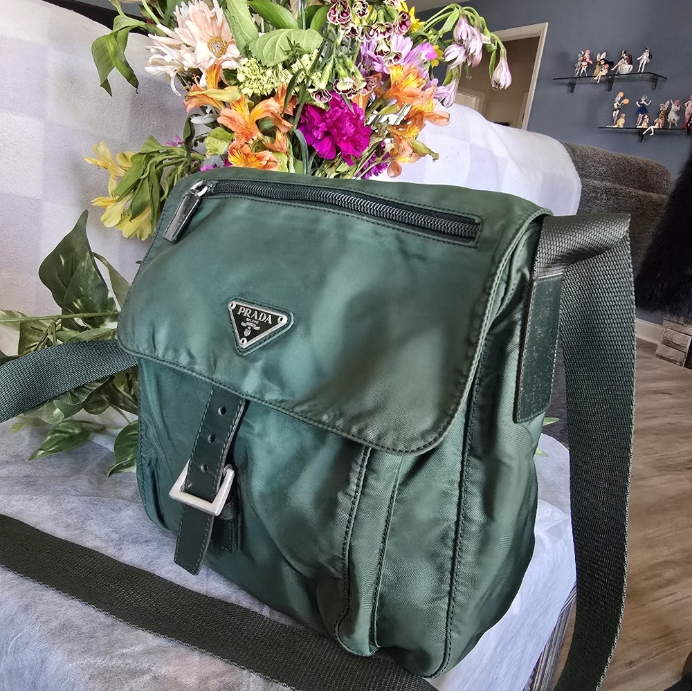 Authentic Prada Forest Green Messenger Bag - Picture 5 of 15